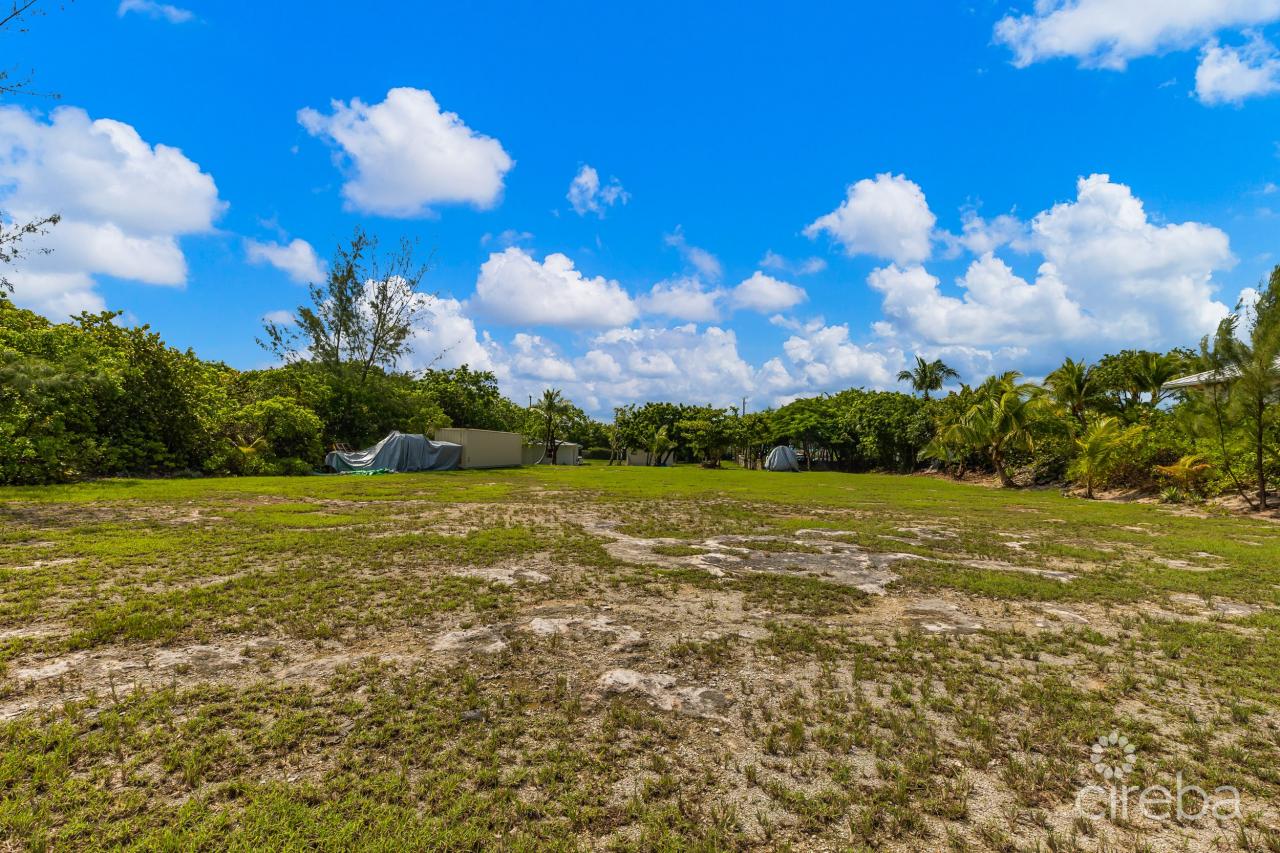 130 FT OCEANFRONT SITE: 1.88 ACRES  ON CONCH POINT RD