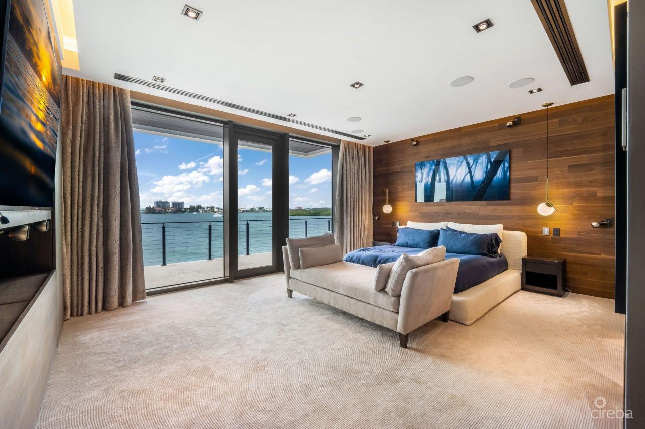 72 LALIQUE PENINSULA QUAY - SERENITY HOUSE IN CRYSTAL HARBOUR
